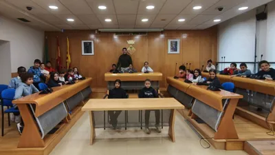 "I vostè, quina feina fa?": Els escolars d'Olesa posen a prova el seu alcalde