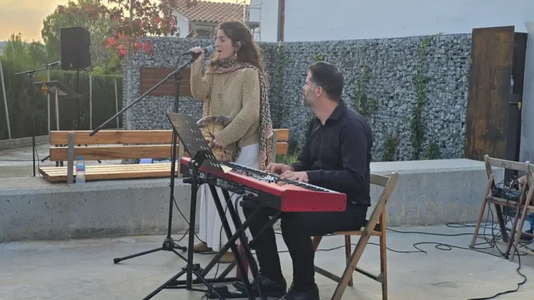 Cantant olesana Marta Pareja i el músic David Muñoz