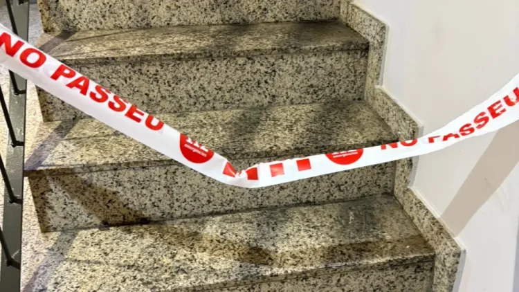 Escales precintades de l’edifici