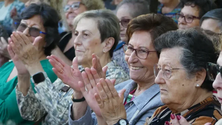 Gent aplaudint durant la jornada