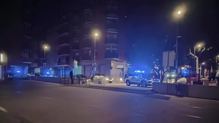 Confusión y violencia en la Rambla: desorden público y agresión a un agente policial