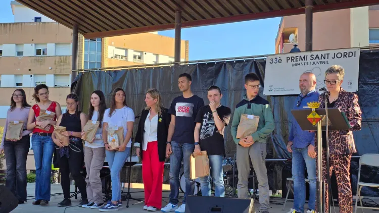 Olesa celebra una jornada de Sant Jordi llena de cultura y tradición