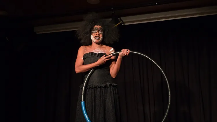 Olesa reflexiona sobre el racismo con la obra teatral "Yo, mujer negra" de Kelly Lua