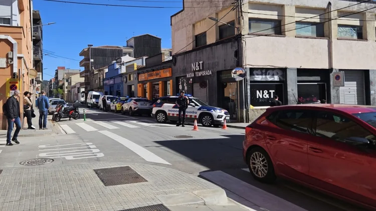 Tragedia en Olesa: Muere un motorista en un accidente en la Avenida Francesc Macià