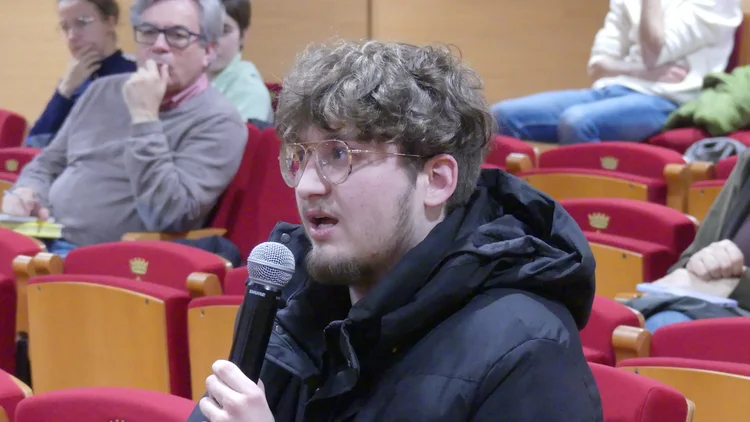 Un veí explicant la seva experiència