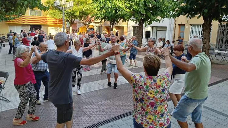 Velada de sardanas, cena popular y fiesta ‘Revival’ en Olesa