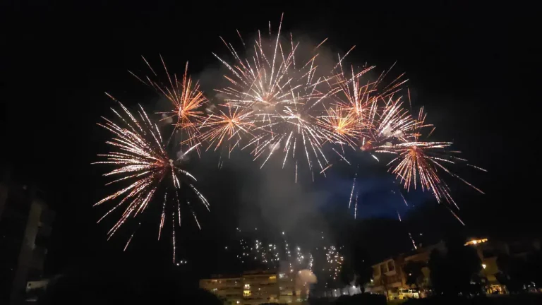 Un espectacular castell de focs posa el punt final a la Festa Major d’Olesa