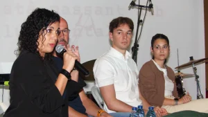 Persones parlant a l'acte de la FIL