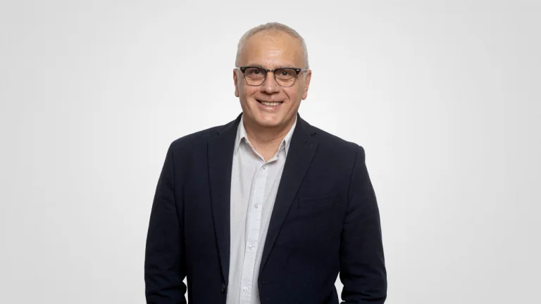 Fernando Vicente, més que un polític: L’equilibri entre el diàleg social i la calor humana del voluntariat Fernando Vicente / PSC