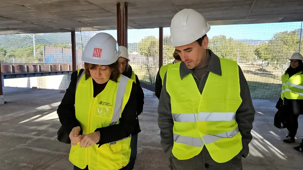 La consellera Paneque supervisa a Olesa un projecte d’habitatge públic finançat amb 4,7 milions d’euros Sílvia Paneque i Marc Serradó / Ajuntament d'Olesa