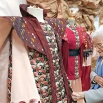 Dona a l'exposició / Ajuntament d'Olesa