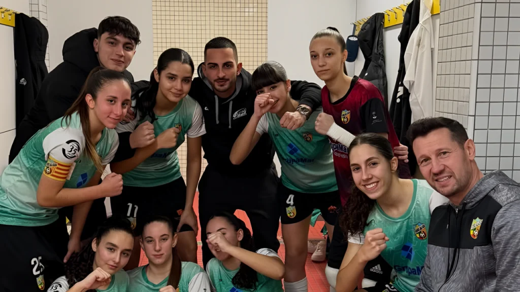 El FS Olesa s’imposa davant el Penya Esplugues en la catorzena jornada de Divisió d’Honor FS Olesa celebrant la victòria / Xarxes